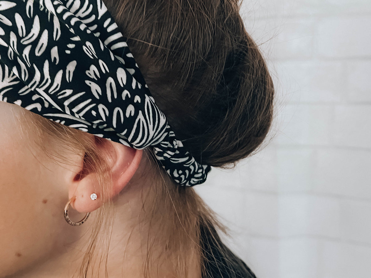 Soft Comfort Headband Wear Multiple Ways No Slip Black and White Pattern